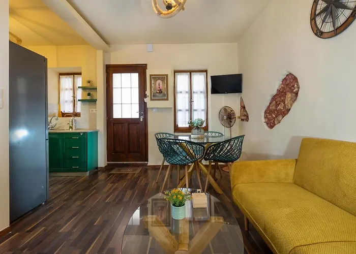 Maritime Apartment *